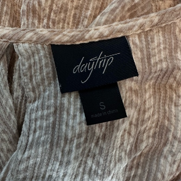 Gray White Tiered Ribbed Knit Babydoll Tunic Top with flutter sleeves #1509 - Picture 9 of 10